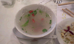 菊花枸杞鹿鞭湯　クコの実入り特製ペニスのスープ